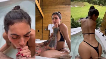 Brenda Trindade pelada na banheira com cenas fortes e gostosas