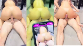 Casada branquinha quicando na rola do amante na frente do corno