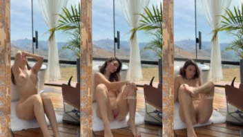 Gabrieli Dortt pelada vazada em cena íntima sensualizando na frente da câmera