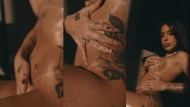 Mc Mirella faz ensaio fotográfico completamente nua