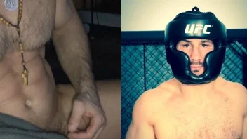 Novas fotos de Sylvain Potard completamente nu exibindo pau duro com tesão