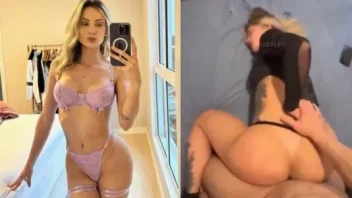 Sabrina de Martine flagrada em cena íntima com a buceta empinadinha