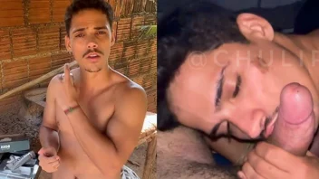 TikToker famoso Chulipa faz boquete gay e goza com rola dura