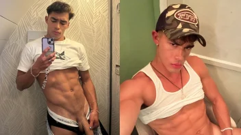 Tiktoker Jmloz grava porno gay caseiro completamente pelado