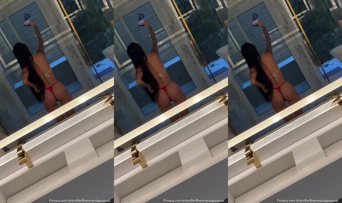 Bia Miranda Surpreende com Cordão Cheiroso em Privacy do Xvideos